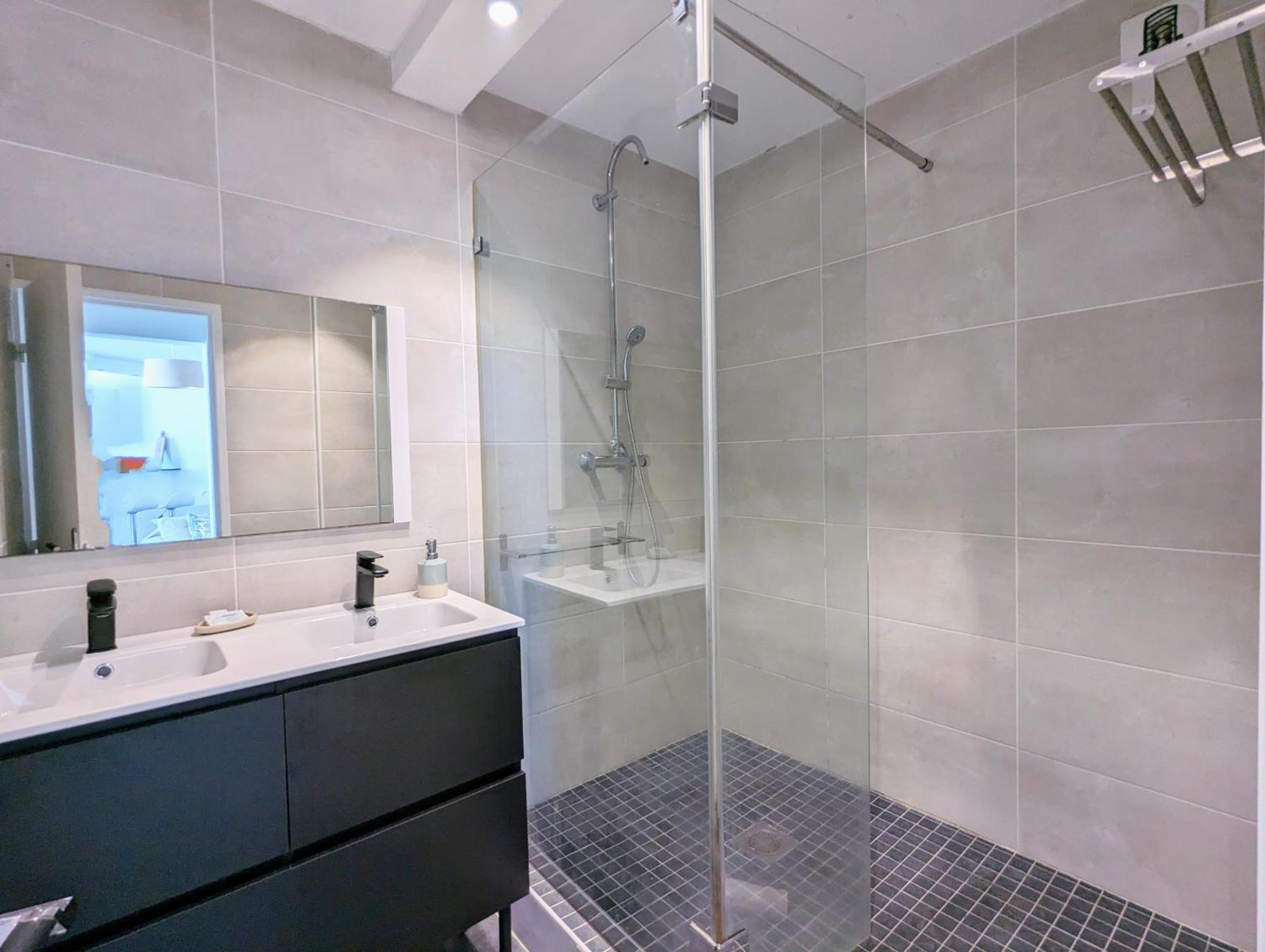 Cap Saint Gilles - T3 Vue Sur Le Port Apartment Luaran gambar