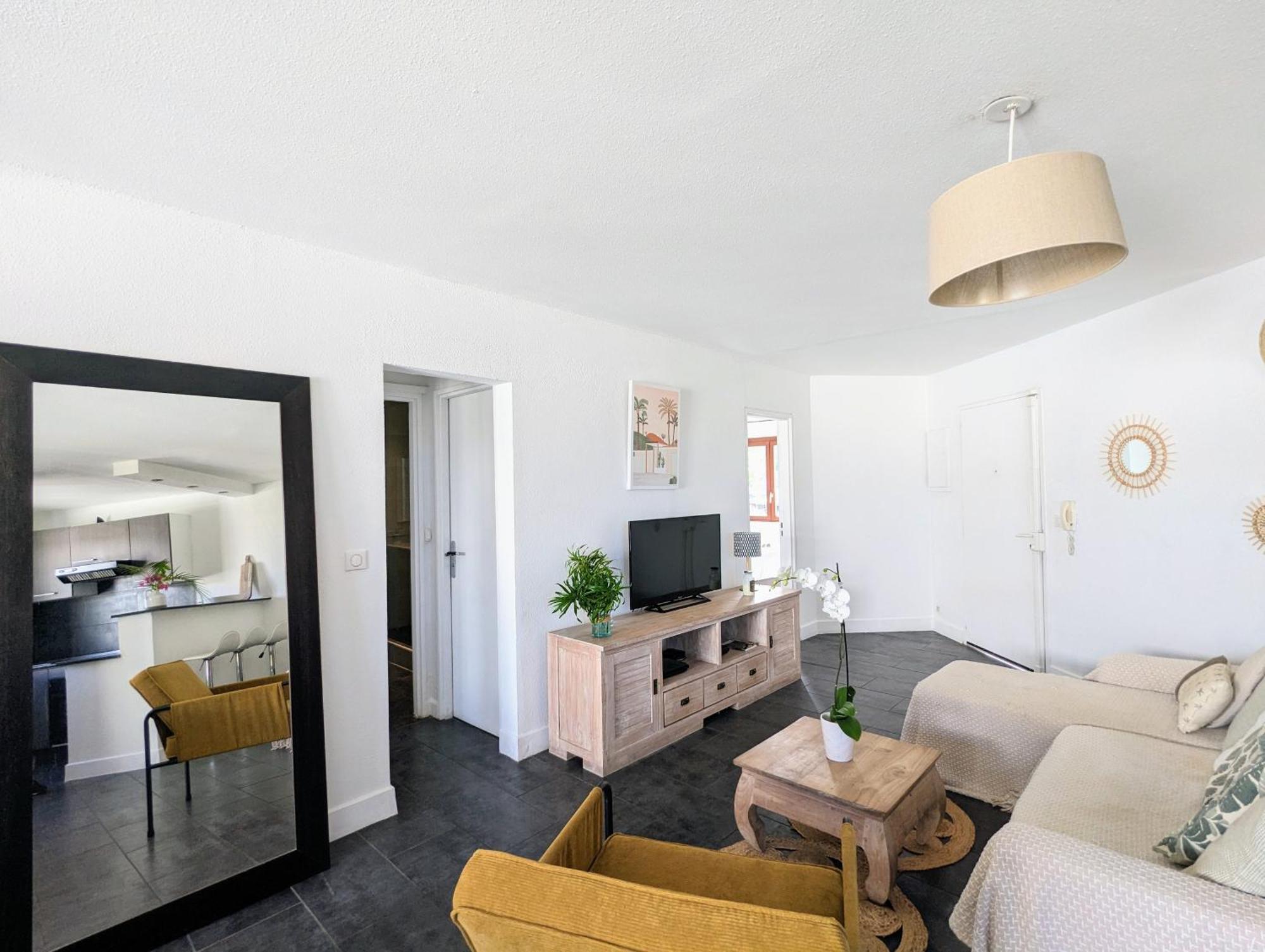 Cap Saint Gilles - T3 Vue Sur Le Port Apartment Luaran gambar