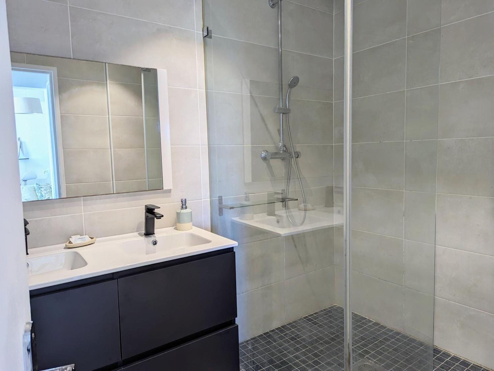 Cap Saint Gilles - T3 Vue Sur Le Port Apartment Luaran gambar