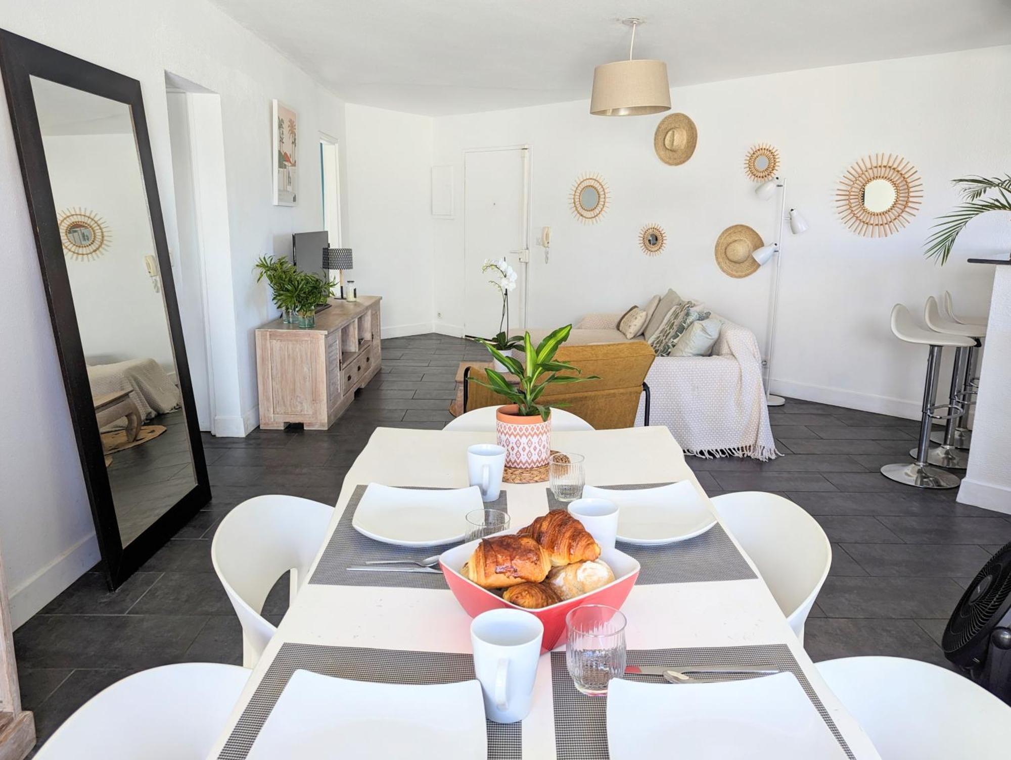 Cap Saint Gilles - T3 Vue Sur Le Port Apartment Luaran gambar